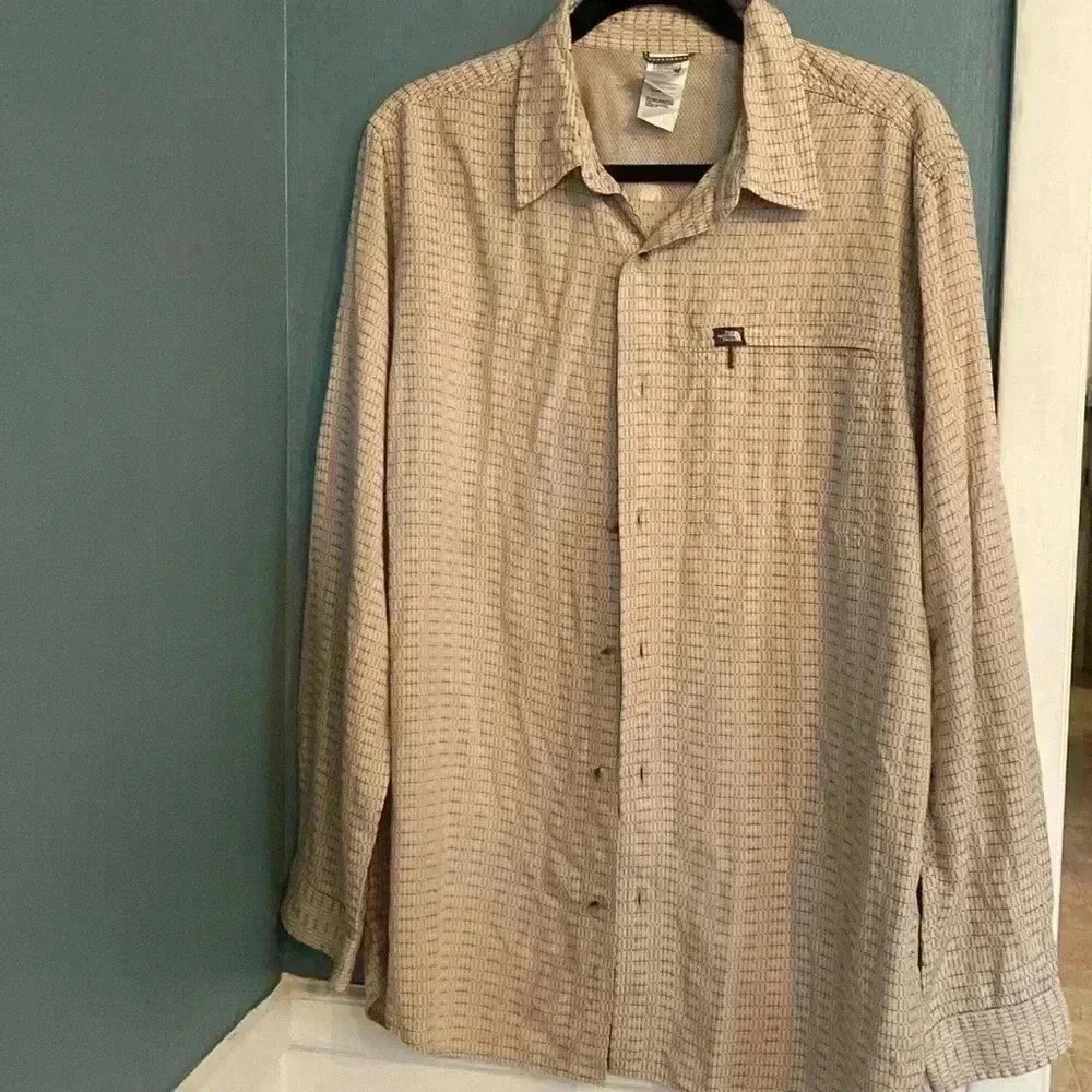 Northface men’s button up cream and blue collared shirt